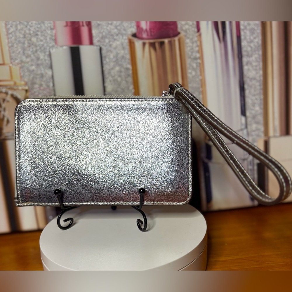 Kate Spade NWT Metallic Silver Wristlet Clutch - Picture 2 of 7